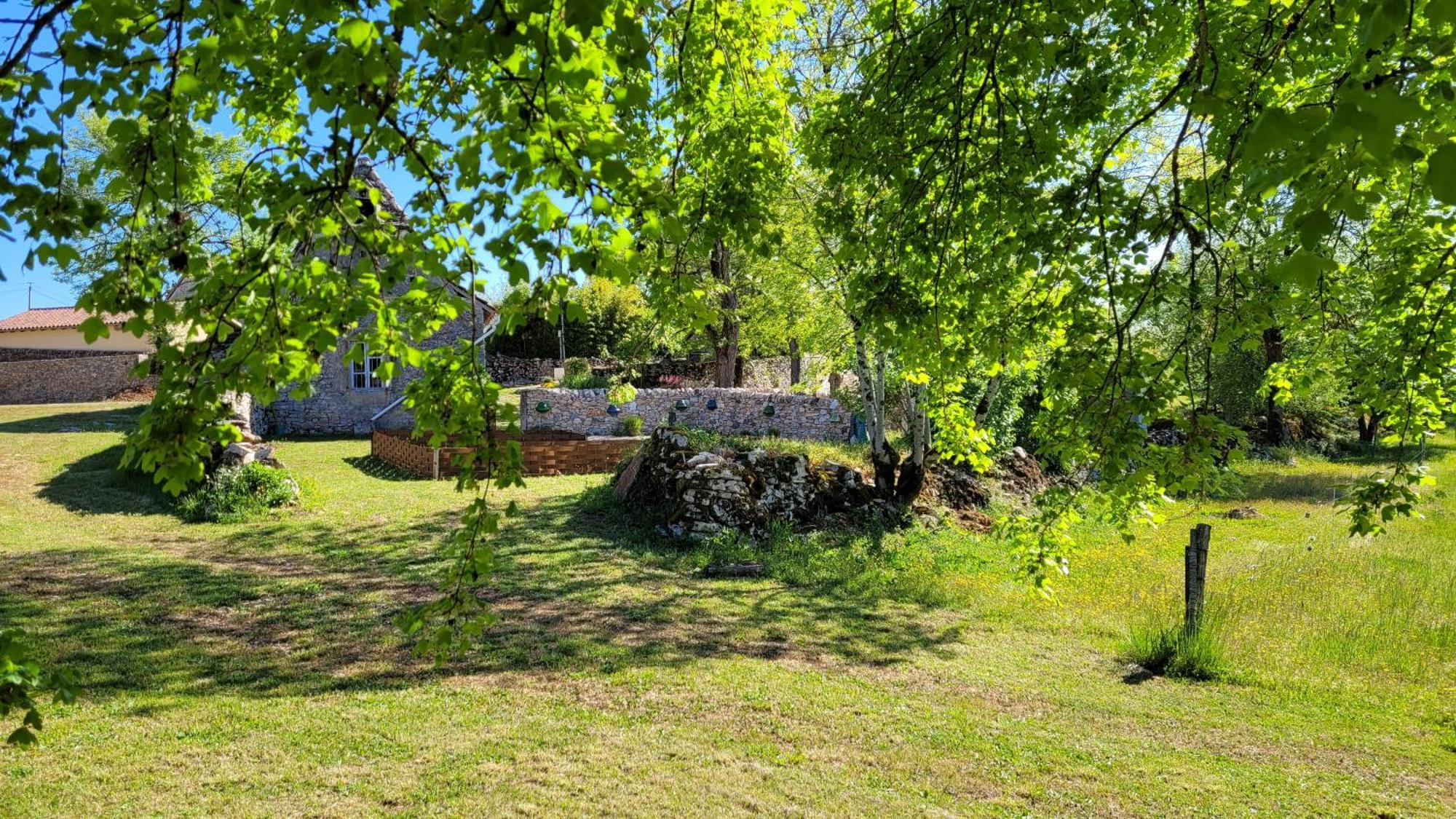 Les Enclos Secrets Livernon Buitenkant foto
